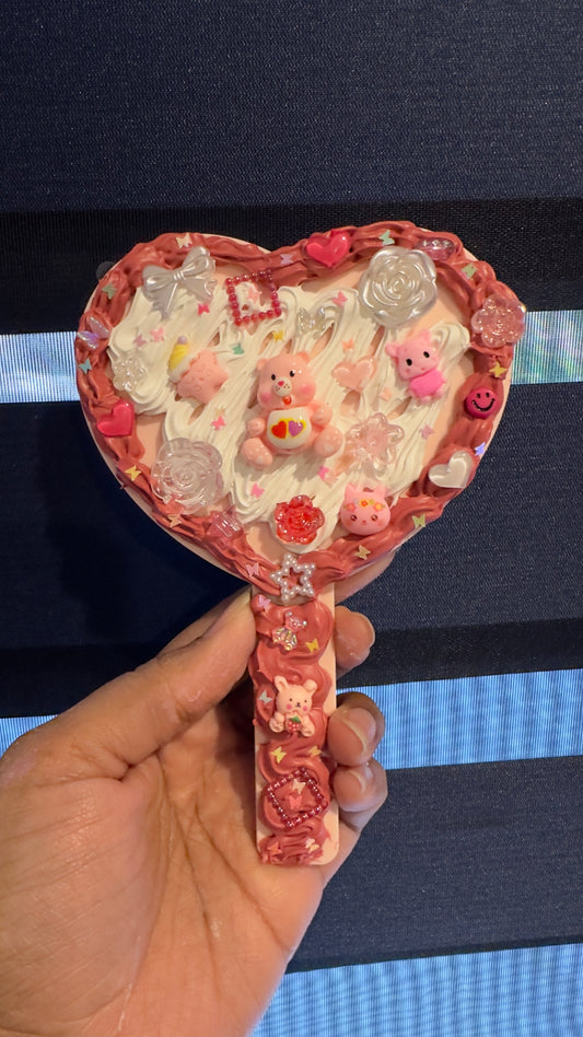 Decoden heart mirror - Red and white